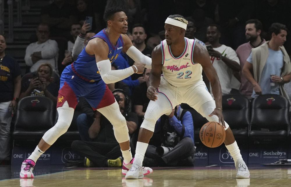 边路人手短 边路人手短